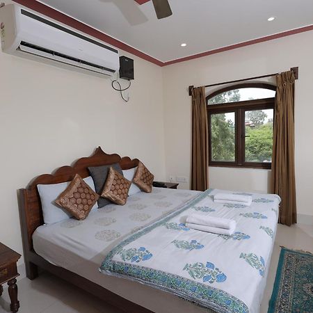 Mvt Guesthouse & Restaurant Vrindāvan Exteriér fotografie