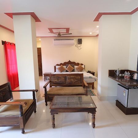 Mvt Guesthouse & Restaurant Vrindāvan Exteriér fotografie