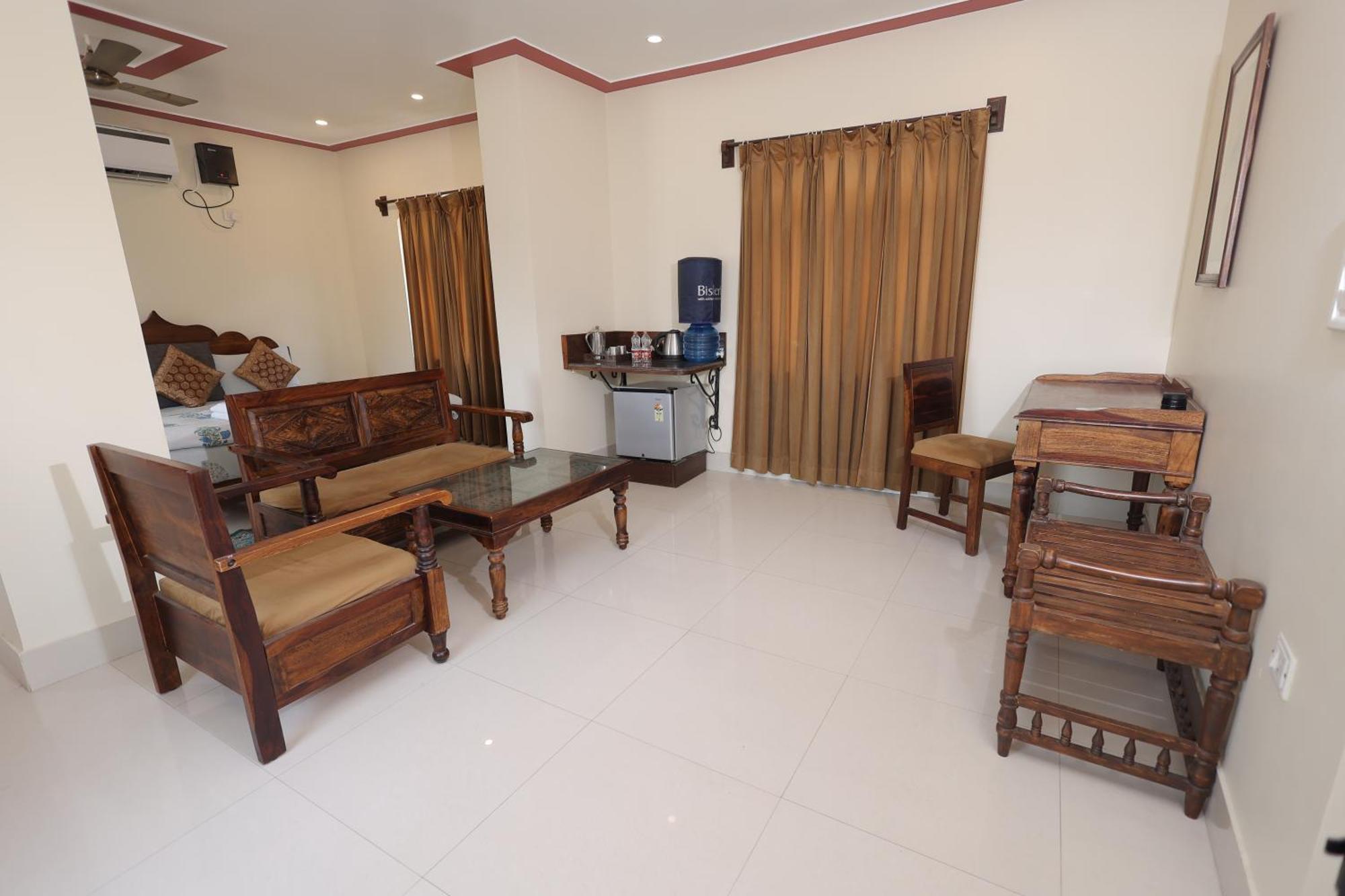 Mvt Guesthouse & Restaurant Vrindāvan Exteriér fotografie