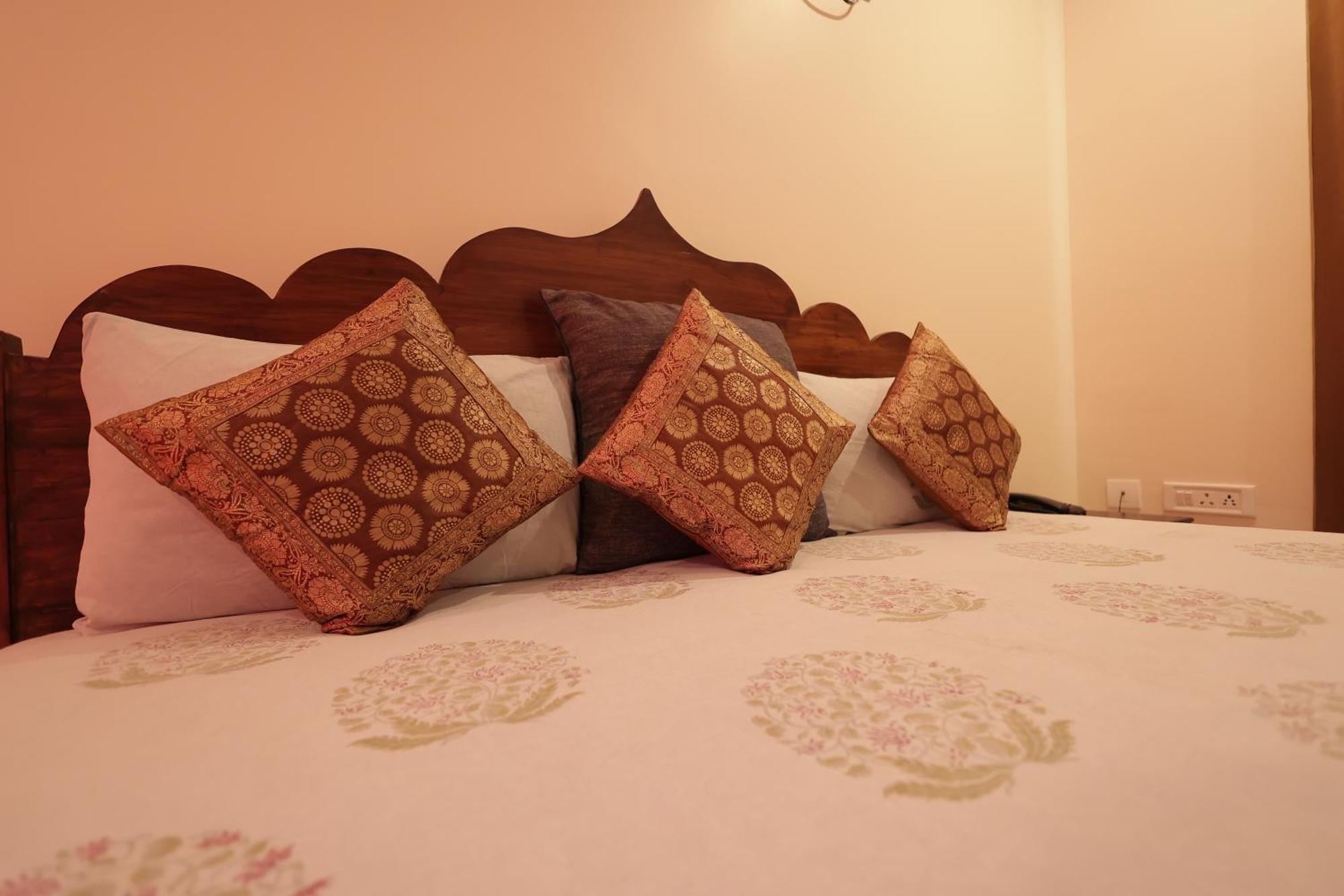 Mvt Guesthouse & Restaurant Vrindāvan Exteriér fotografie