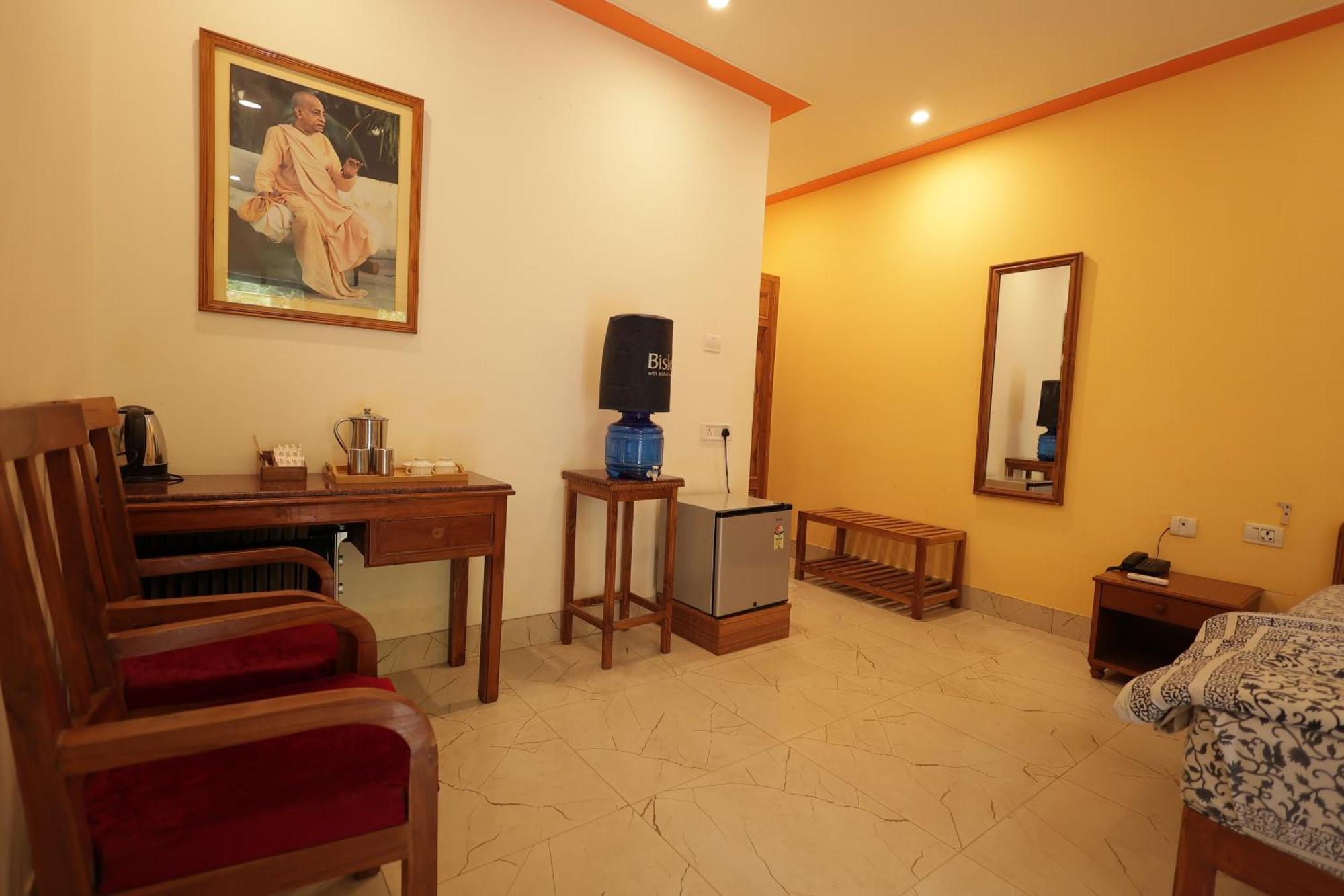 Mvt Guesthouse & Restaurant Vrindāvan Exteriér fotografie