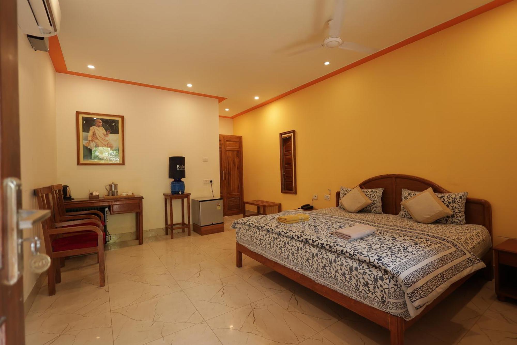 Mvt Guesthouse & Restaurant Vrindāvan Exteriér fotografie
