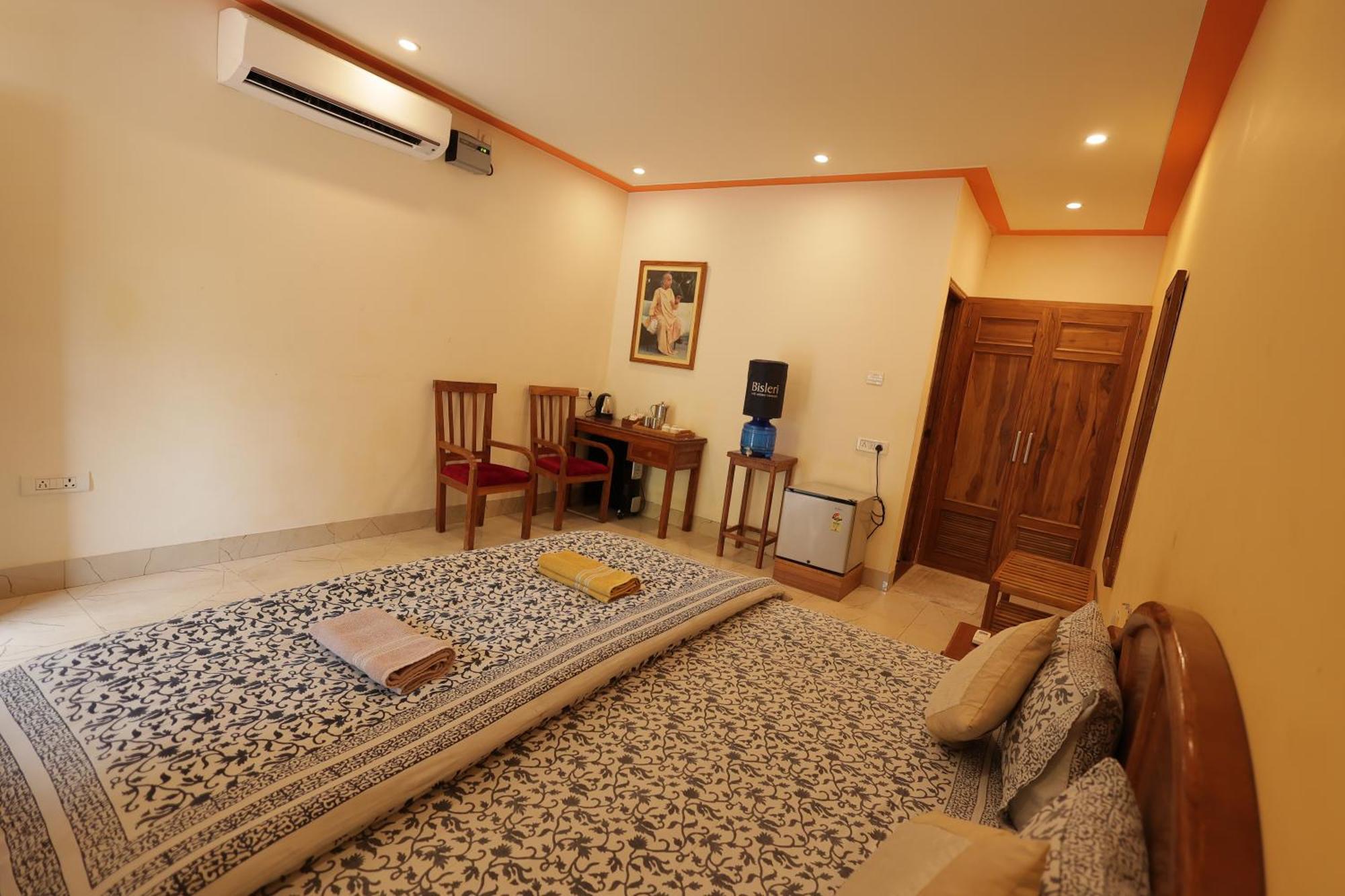 Mvt Guesthouse & Restaurant Vrindāvan Exteriér fotografie