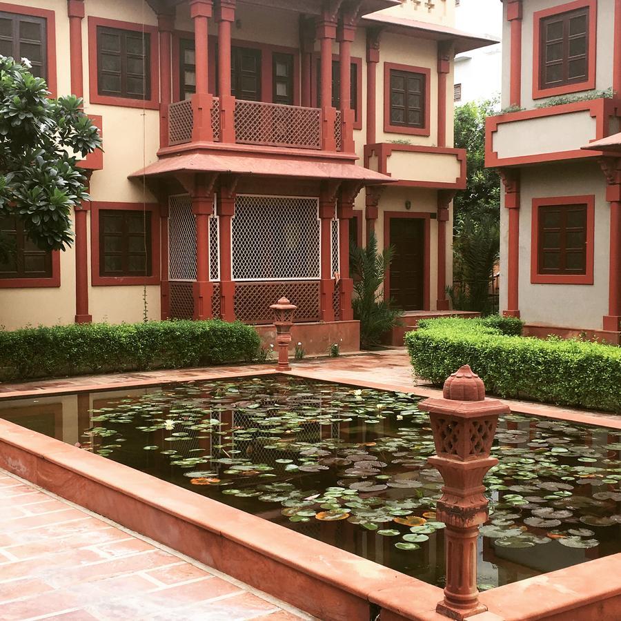 Mvt Guesthouse & Restaurant Vrindāvan Exteriér fotografie