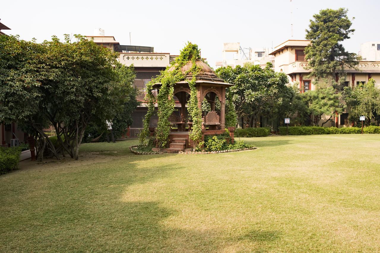 Mvt Guesthouse & Restaurant Vrindāvan Exteriér fotografie