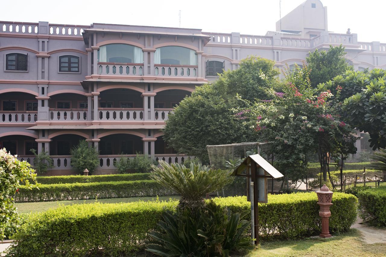 Mvt Guesthouse & Restaurant Vrindāvan Exteriér fotografie