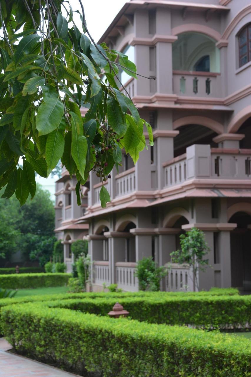 Mvt Guesthouse & Restaurant Vrindāvan Exteriér fotografie