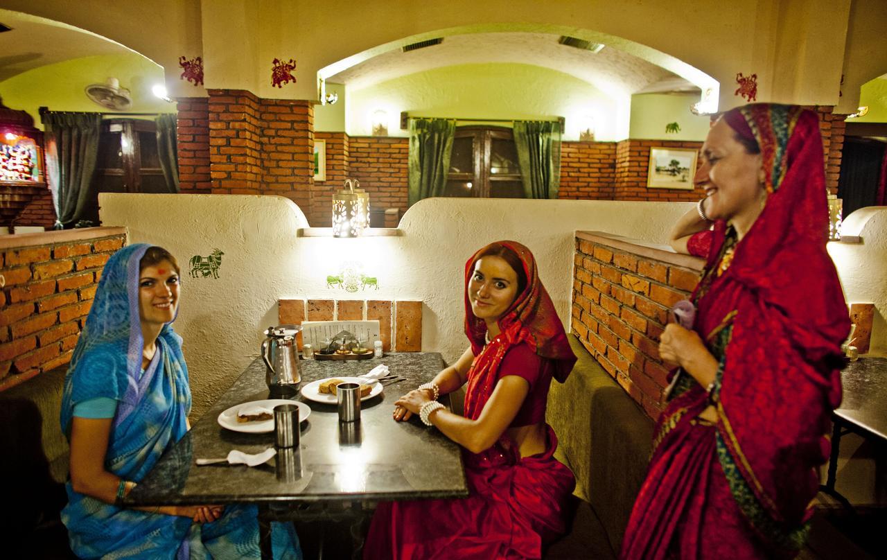 Mvt Guesthouse & Restaurant Vrindāvan Exteriér fotografie