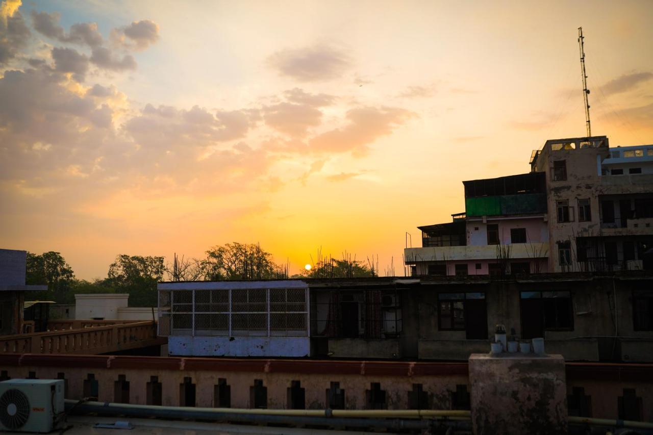 Mvt Guesthouse & Restaurant Vrindāvan Exteriér fotografie