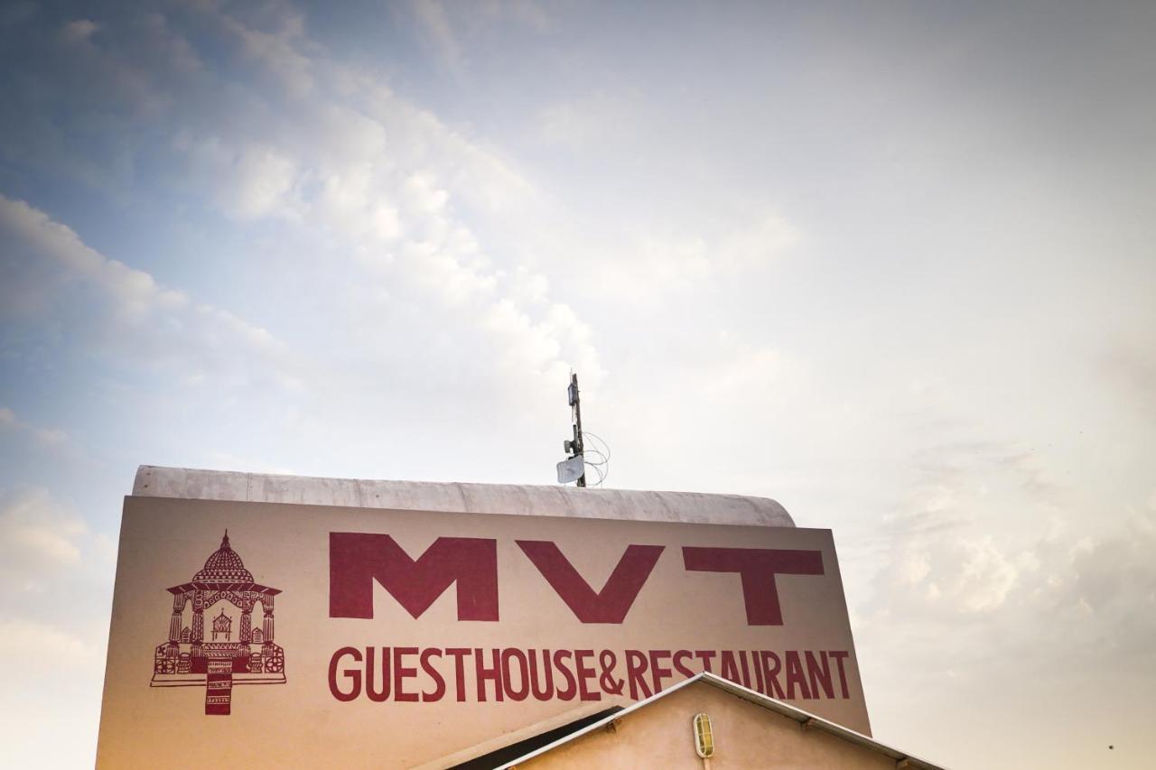 Mvt Guesthouse & Restaurant Vrindāvan Exteriér fotografie