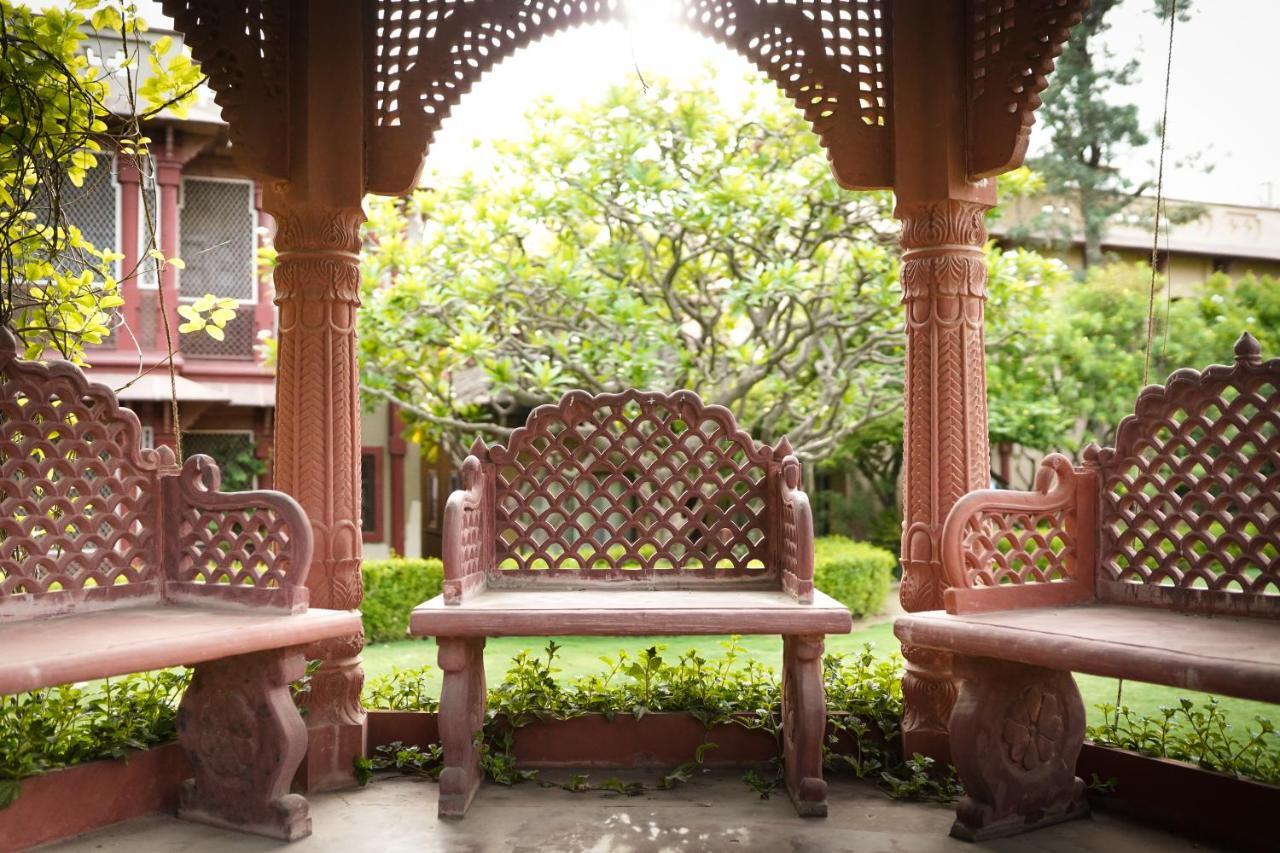 Mvt Guesthouse & Restaurant Vrindāvan Exteriér fotografie