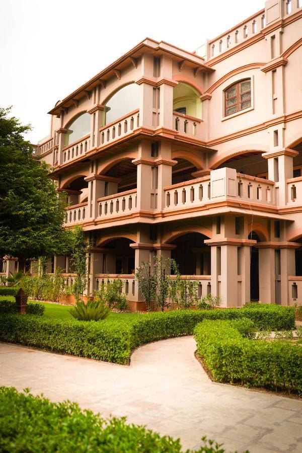 Mvt Guesthouse & Restaurant Vrindāvan Exteriér fotografie