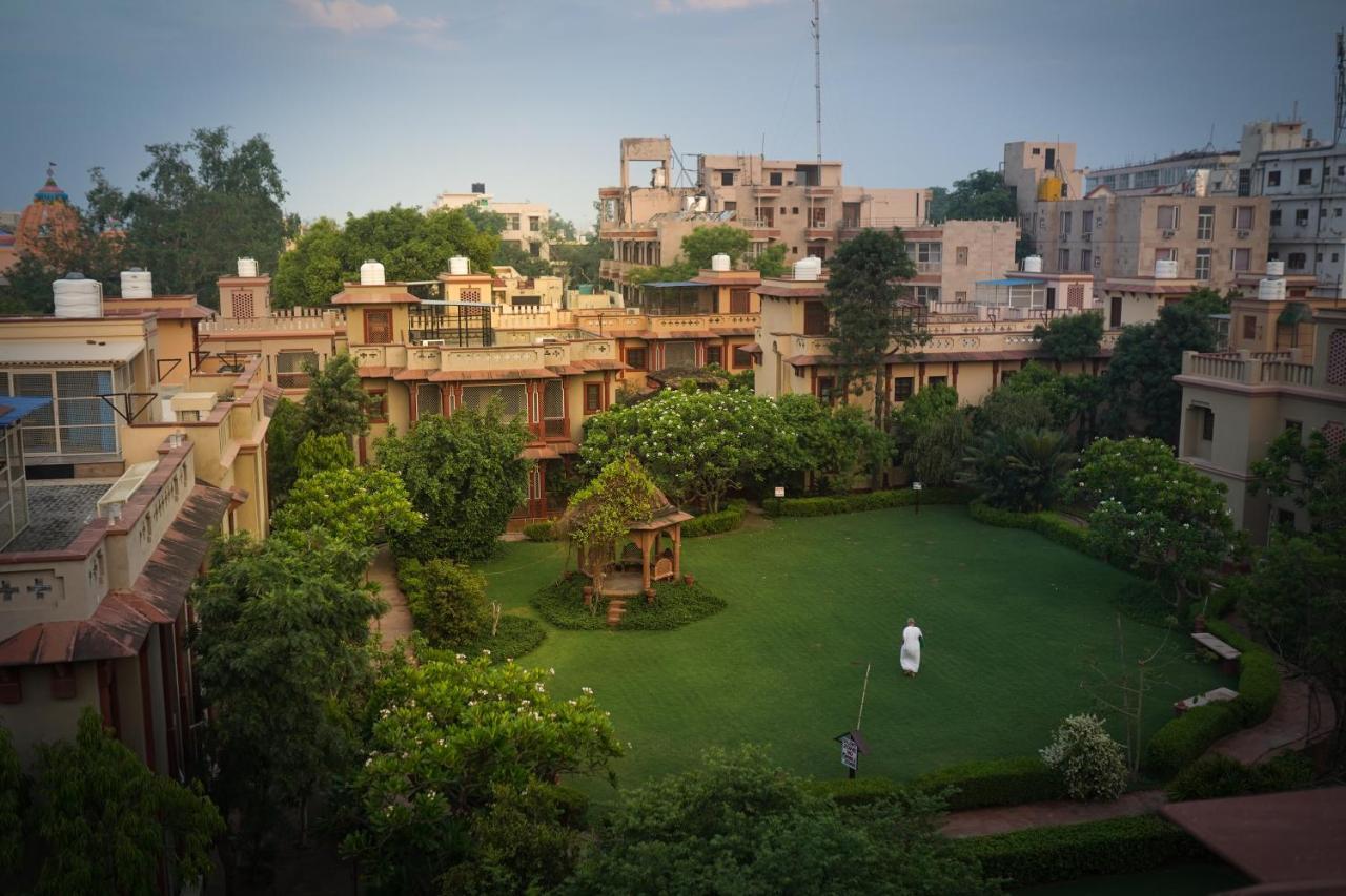 Mvt Guesthouse & Restaurant Vrindāvan Exteriér fotografie